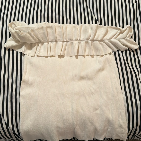 Ruffle off the shoulder top - Picture 1 of 2